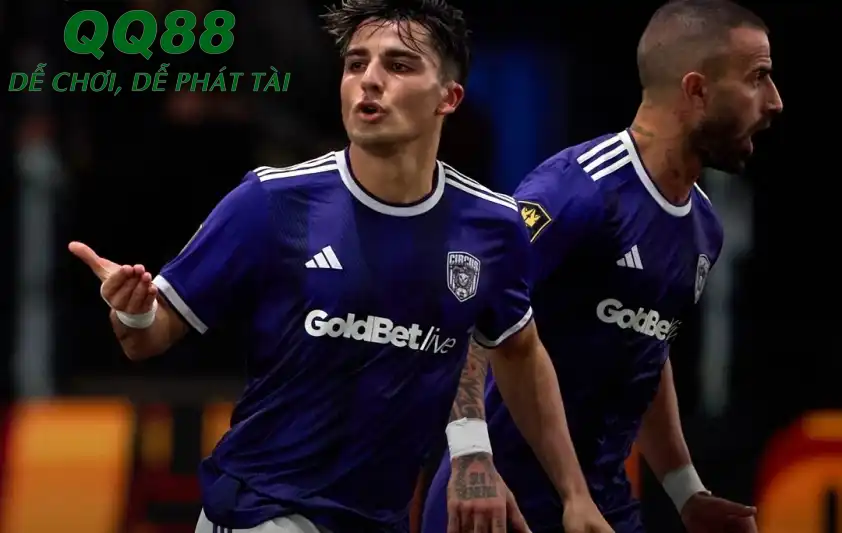 Circus FC thường đẩy tốc độ trận đấu lên rất cao ngay từ đầu, tạo áp lực lớn nhưng cũng dễ lộ khoảng trống phía sau Circus FC thường đẩy tốc độ trận đấu lên rất cao ngay từ đầu, tạo áp lực lớn nhưng cũng dễ lộ khoảng trống phía sau